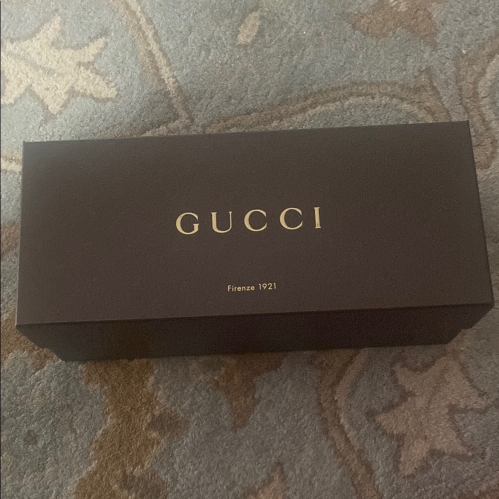 GUCCI Women's Black Flats with Gold Accent size 7 $ $150 - Picture 6 of 6